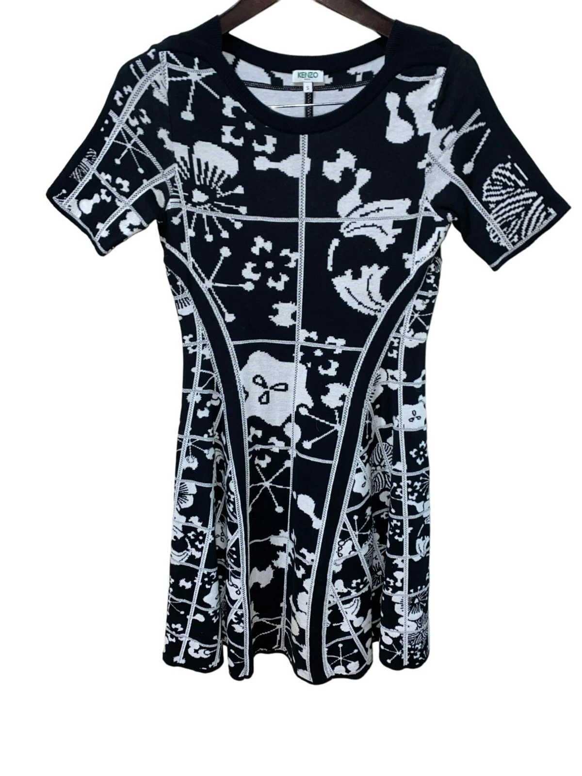 Abito Kenzo Paris Tanami Fiore Jaquard Intarsiato Maglia Cotone Bianco e Nero Sma