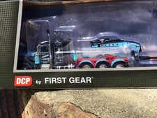1:64 DCP PETERBILT 389  TRI AXLE  W/SLEEPER & LOWBOY   "CAPPELLO"  60-1119