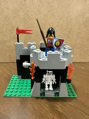 LEGO Castle: Skeleton Surprise (6036) 100% Complete No Box No Manual Vintage