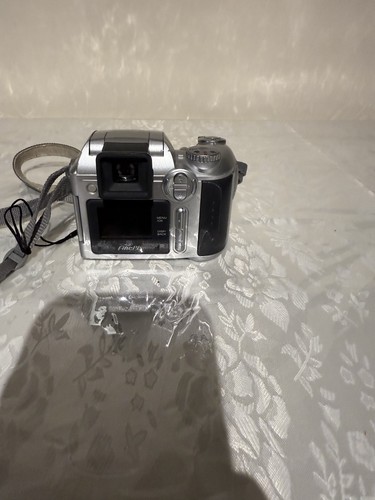Vintage Fujifilm FinePix S3500 Digital Compact Camera 4MP 6x Optical Zoom - Picture 2 of 12