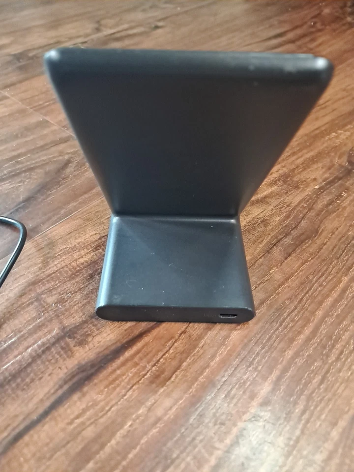 Anker PowerWave A2524 Fast Wireless Charger Stand Qi-Certified - Image 3 of 4