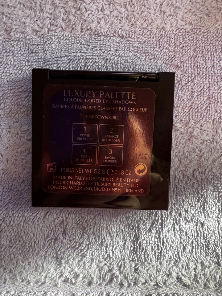 Charlotte Tilbury Lidschatten Palette The Uptown Girl Champagner/rauchgrau Tönen - Bild 3 von 3