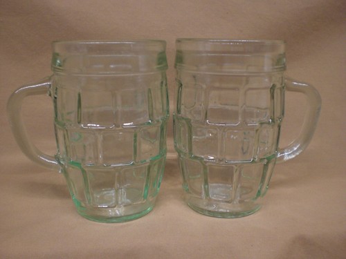 VINTAGE GREEN GLASS BARREL SHAPED BLOCK PATTERN MUGS - 4.25" TALL SET OF 4 - Picture 7 of 7