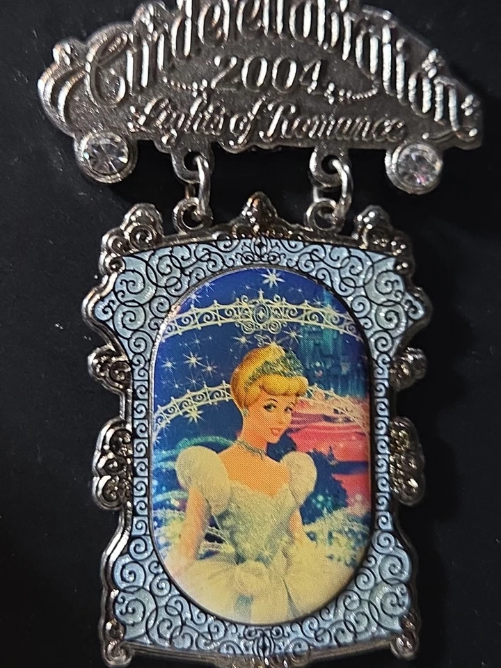 Tokyo Disney Resort Disneyland Limited Cinderella Pin 2004 From Japan TDL TDR — 第 2/4 张图片
