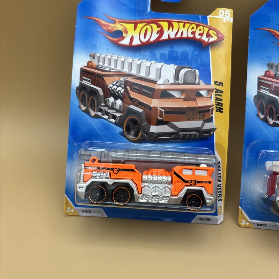 Hot Wheels 2009 New Models 5 ALARM Lot Of 2 Firetruck Red & Orange 06/42 F20 - Image 2 of 4