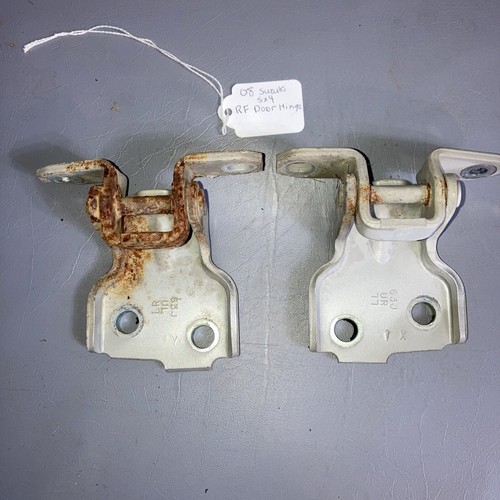 2008 Suzuki SX4 Right Front Passenger Side Door Hinge Z2S - Bild 1 von 3