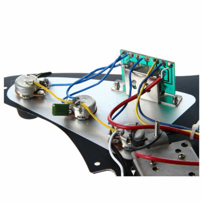Pickguard HSS Chargé Pour Stratocaster, Noir Nacré, Micros Céramiques – Neuf, Prêt à Monter !