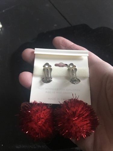 CATO Christmas Holiday Silver-Tone Pom-Pom Santa clip Earrings - Picture 3 of 4