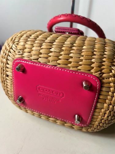 Coach Webte Stroh/Korb dunkelrosa Leder Schultasche Tasche/Geldbörse Schmetterling Applikation - Bild 8 von 11