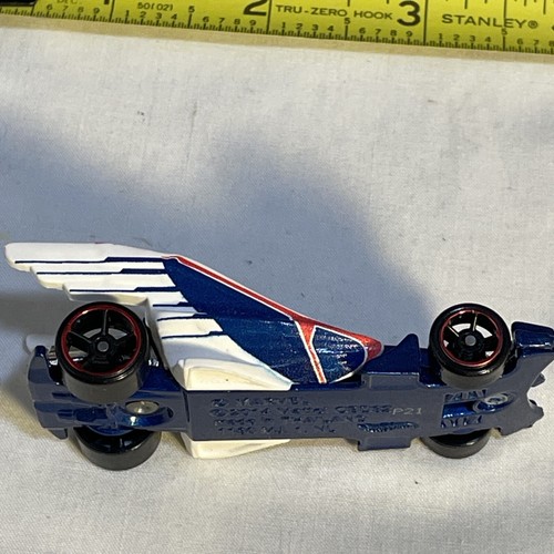 Hot Wheels Auto Marvel Disney 100 Captain America 1:64 Spielzeugauto zur Sammlung hinzufügen - Bild 4 von 11