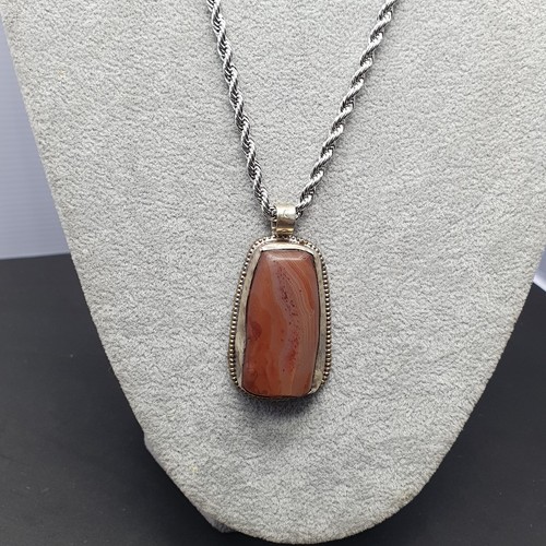 Vintage Nepalese Tibetan Red Carnelian Agate Pendant Necklace - Picture 3 of 21