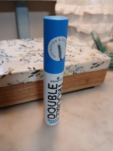 essence - Double Trouble Mascara Waterproof - 2-in-1 Faser- & Elastomerbürsten