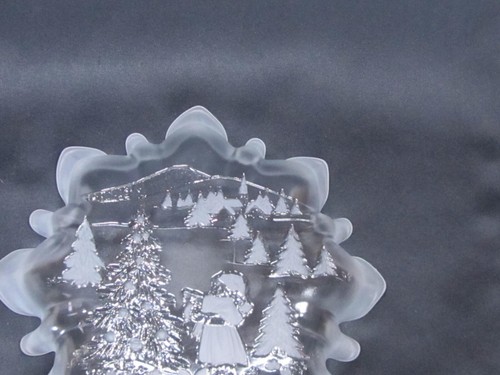 MIKASA CHRISTMAS HOLIDAY WINTER ETCHED GLASS PLATE TRINKET DISH. - Picture 4 of 7