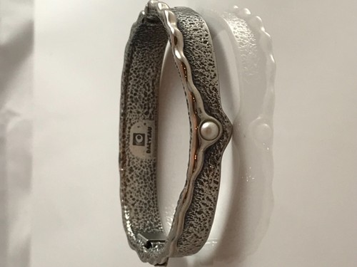 JEAN CLAUDE DARVEAU HAMMERED STERLING SILVER BANGLE WITH GENUINE PEARL BRACELET - Picture 6 of 7