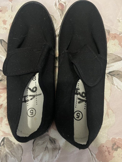 School PE Pumps Slip On Plimsols size 5 (36) NEVER WORN School PE Pumps Slip On Plimsols size 5 (36) NEVER WORN