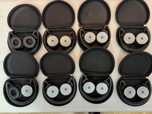Mercedes Bluetooth Stereo rear entertainment Headphones AKG P104 W/Case TESTED - 第 1/12 張圖片