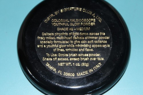 SIGNATURE CLUB A COLOSSAL KALEIDOSCOPE SHADE #2 MEDIUM GLOW POWDER COMPACT - Picture 2 of 4