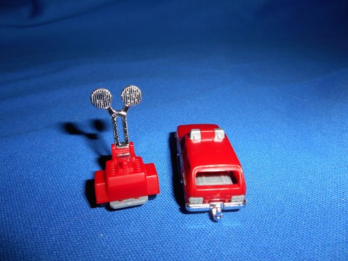 Mini FIRE CHIEF Lights Lightng AMERICAN FIRE TRUCK Plastic Toy Kinder Surprise - Picture 7 of 7