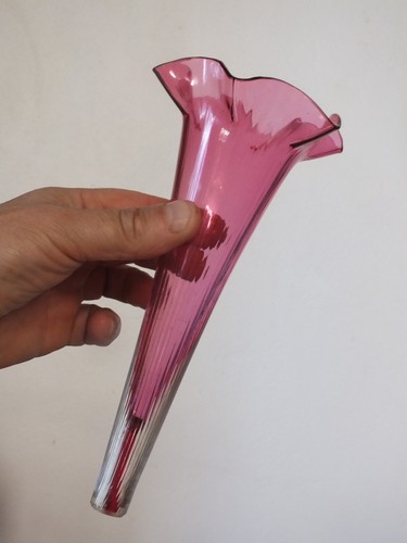Altes Tulpenhorn aus rosa Glas, Cranberry Glass - Bild 2 von 4
