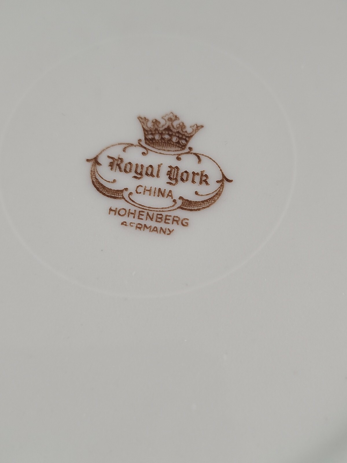 ROYAL YORK CHINA, HOHENBERG GERMANY 28722, 8" ROUND VEGETABLE BOWL