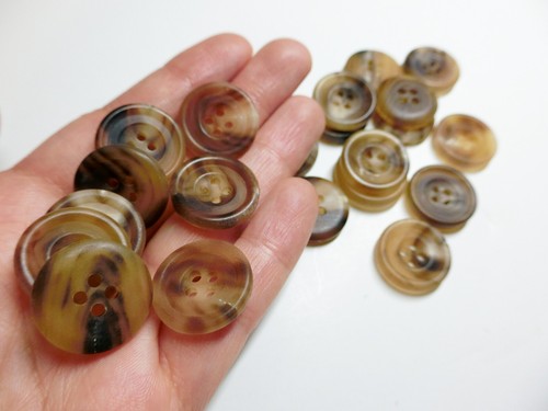 20pcs X 19mm Mid Brown Authentic Horn Bone Matte Round 4Hole Jacket Buttons - Picture 2 of 11