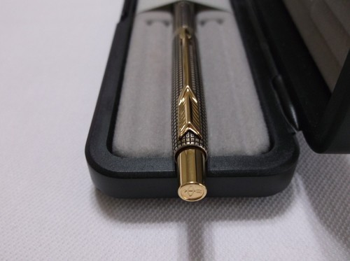 PENNA A SFERA PARKER CLASSIC ARGENTO STERLING E FINITURE ORO / NUOVA CON SCATOLA / USA - Foto 3 di 24