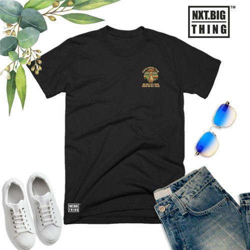 Sloth Hiking Team T Shirt Small We Get There Fun Hike Mountain Xmas Gift Men Top - Afbeelding 2 van 11