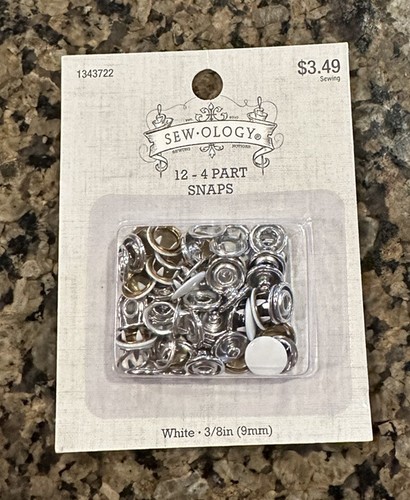Sew Ology 4 Part Snap Fasteners 7 Sets Size 15 - 3/8" - 9mm WHITE