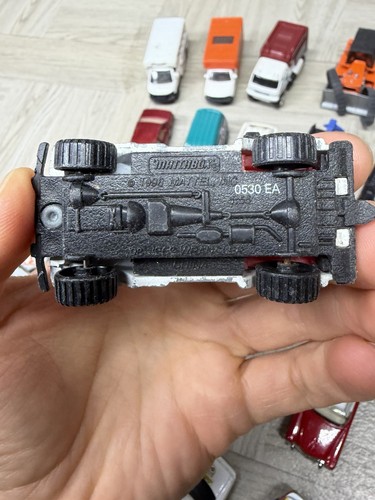 Vintage Konvolut 19 Matchbox Spielzeugautos Krankenwagen Planierraupe 90er 2000er  - Bild 10 von 16