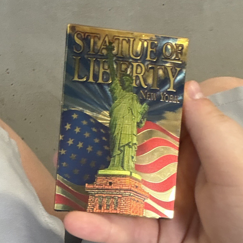 Statue of Liberty New York Landmark Souvenir Playing Cards Deck Gold Box