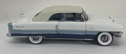 Franklin Mint 1/24 Scale 1955 Packard Caribbean Model Car - Picture 2 of 14