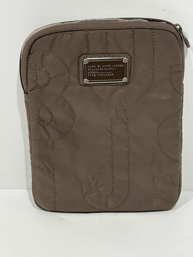 MARC BY MARC JACOBS iPad Case Brown 8” X 10.5” Quilted Nylon In Excellent - Picture 8 of 8