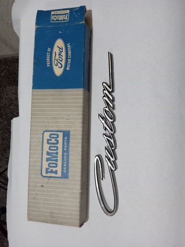 NOS FoMoCo C6AZ-6225622-A1 “Custom” Script Nameplate – 1966 Ford – OEM – New Old - Bild 4 von 7