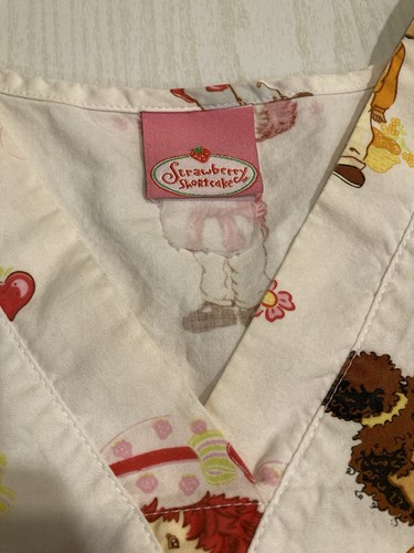 Vintage Women's Strawberry Shortcake Scrub Top Size 2XL XXL 2003 Medical Uniform - Picture 5 of 7