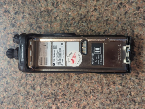 (20) MOTOROLA DIGITAL RADIOS - 16 XTS 5000 & 4 XTS 2500 UNTESTED FOR PARTS ONLY - Picture 23 of 24