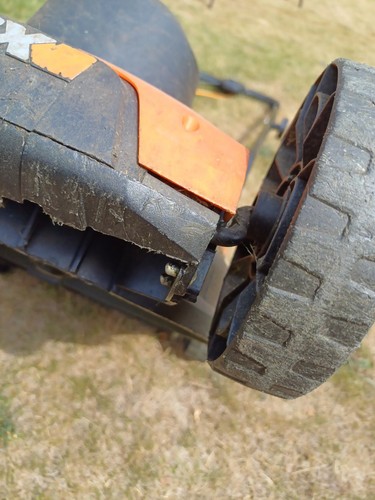 Worx Electric Lawnmower, 33cm, Used, in Good Working Order, with Grass Collector - Picture 14 of 14