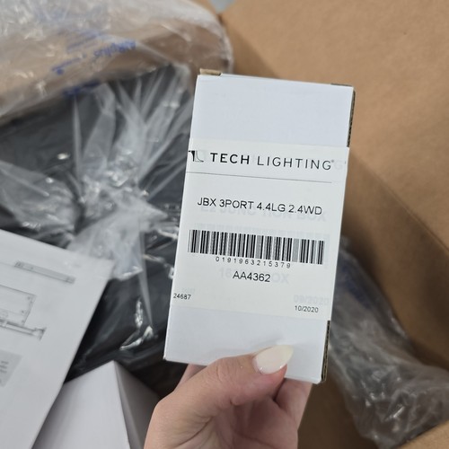 Element Tech Lighting Recessed 2" Adjustable Housing with LED Lamp E2-SQ-L-LH930 - Picture 5 of 6