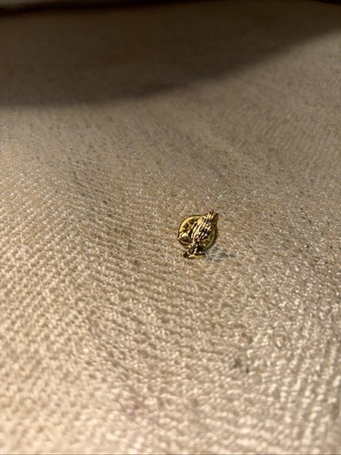 Half inch praying hands lapel pin - Picture 2 of 5