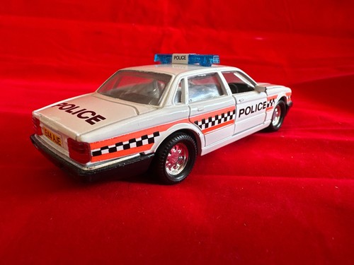 Matchbox Superkings Jaguar XJ6 Police Car 1:36 Scale Die-cast Model - Picture 4 of 7