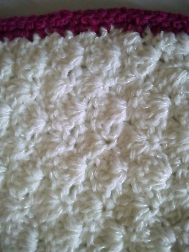 Crochet blanket and pillow set for 10.5" fashion dolls white and red - Picture 7 of 7