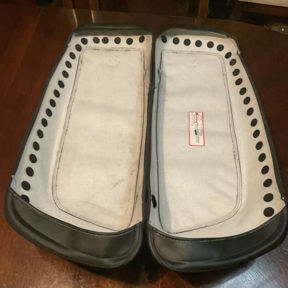 Mustang - 77624 - Cubiertas de tapa de alforja, tachuelas negras Harley Davidson 2014 arriba  Foto 3 de 4