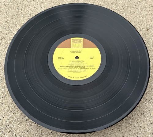 STEVIE WONDER in Square Circle SIGNED Vinyl Record - Picture 4 of 4
