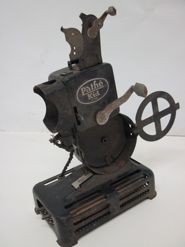 Vieux Pathé Kid 9,5 mm Projecteur de film : uniquement pour pièce ou a rénover - Imagen 11 de 15