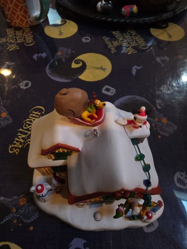 2024 Hallmark Ornament Merriest House in Town Disney Mickey Mouse No Box Magic - Picture 5 of 12