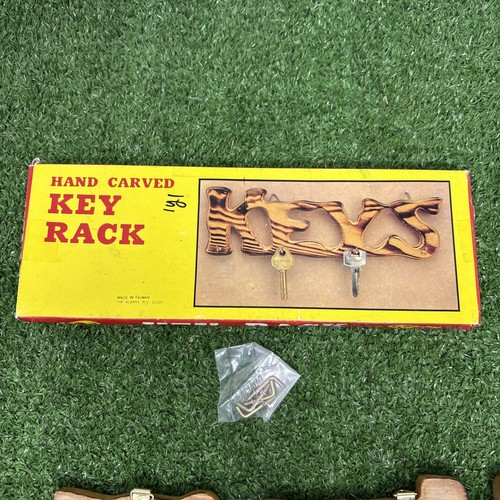 Vintage Wall Hanging Hooks Wood Key Holder KEYS 4 Hooks NIP by Fun Services - Picture 6 of 6