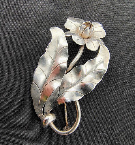Broche prendedor Georg Jensen EE. UU. LP plata esterlina La Paglia Primrose 2,25" x 1,25" - Imagen 11 de 11