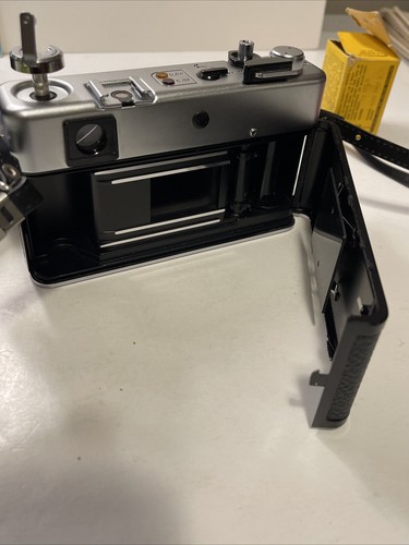 Vintage Yashica MG-1 Film Camera & 330-20 flash, Not film tested. W/ Case + Film - Picture 17 of 24