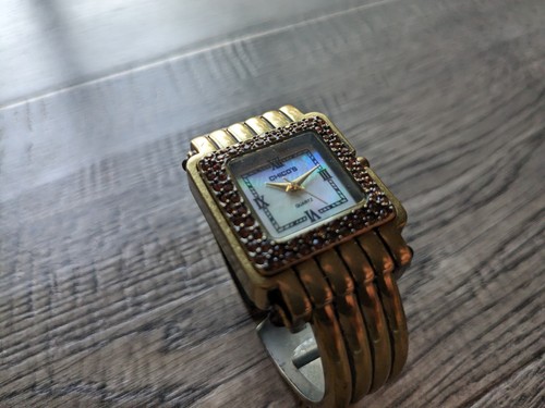 CHICO'S Bracelet Watch Women Gold/Diamond/Pearl Tone New Battery NICE - Picture 2 of 7