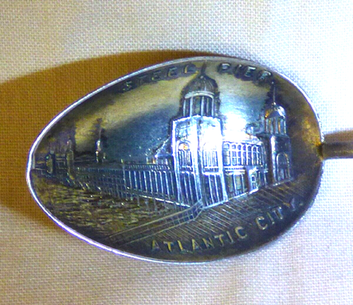c1917 Sterling Silber Souvenir Löffel ATLANTIC CITY NJ Segelboot 2 Fische CB&H 7,4gr - Bild 2 von 7