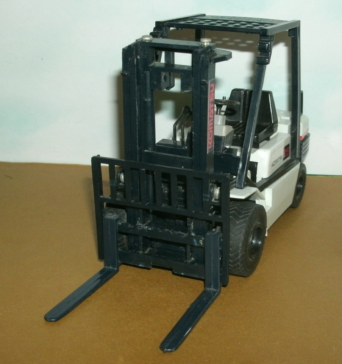 Komatsu 25 フォークリフト ミニカー Yahoo!オークション - シンセイ コマツ フォークリフト FD40 1